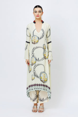 Calcutta Diaries - Page 1, Comfort fit A line tunic and pant set.